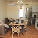Luxury Stone بيت للعطل